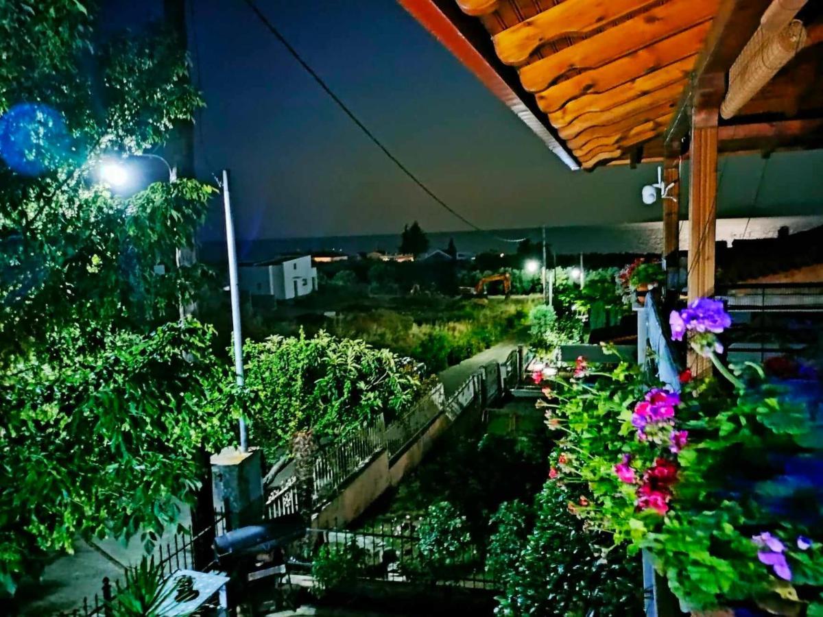 Adam'S Holiday House 2019 Karianí Exterior foto